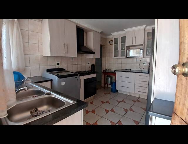 3 BEDROOM HOUSE FOR SALE IN MABOPANE  UNIT B